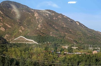 Traveling from Beijing to Juyong Pass to visit the Great Wall of China