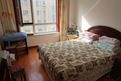 Master bedroom in Dalian, China apartment