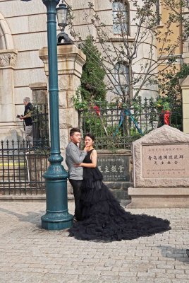 Not all brides in Qingdao choose white wedding dresses