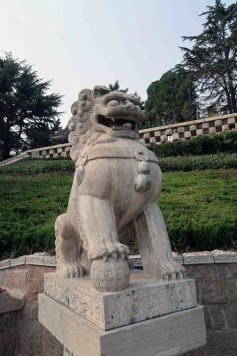 The stone lions at Temple Gate were made in the Northern Wei Dynasty (386-557)