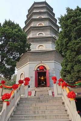 Lower approach to the Zhanshan Temple pagoda