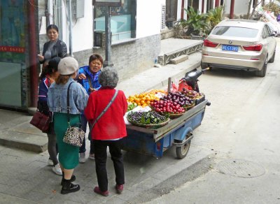 Fruit cart in Suzhou, China