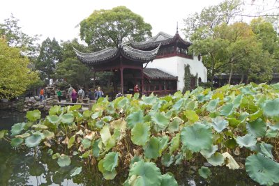 Fragrant Isle is a land-boat structure, named for the smell of the lotus blossoms in Surging Wave Pond