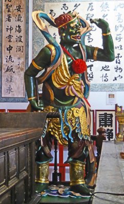 Shun-fuon-er is the 'all seeing god' who is one of two guardians of the goddess Matsu