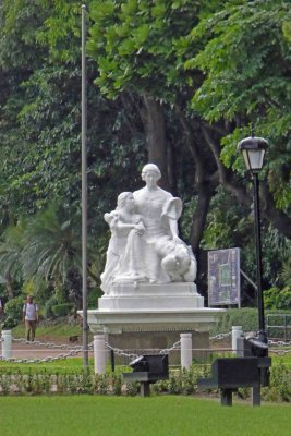 'The Filipino Mother' statue in Rizal Park in Manila