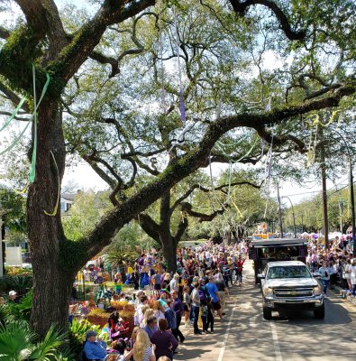 Sunday morning on the Okeanos parade route