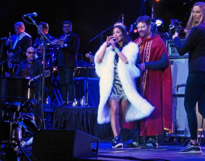 Harry Connick, Jr. & Nichole Scherzinger performing