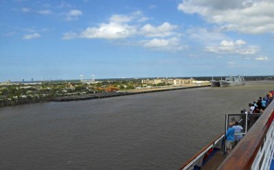 Sailing downriver on the Mississippi River