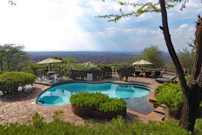 Nice, small pool overlooking the Serengeti