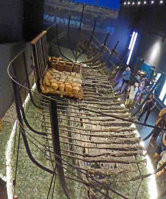 Demonstration of how amphora jars were stored on early cargo ships