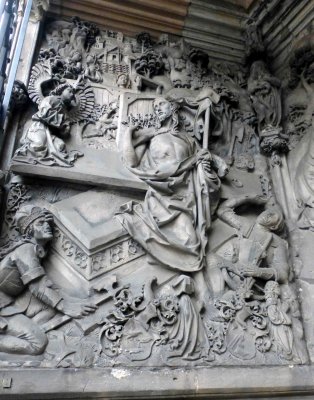 The left panel of the epitath depicts the risen Christ with his victory flag
