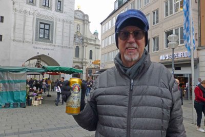 Waiting to re-join our tour group in Munich