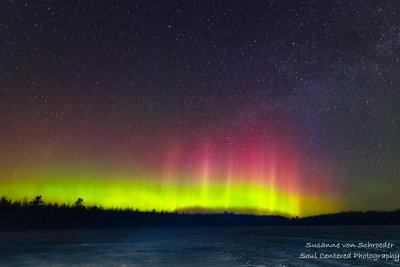 Aurora borealis, lake