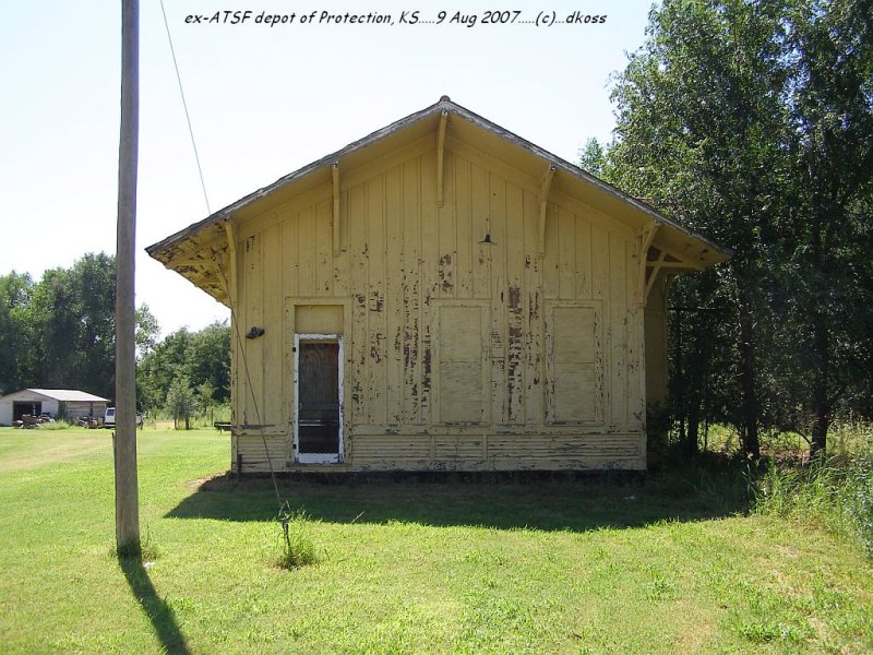 ex-ATSF depot of Protection, KS 005.jpg