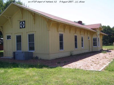 ex-ATSF depot of Ashland, KS-004.jpg