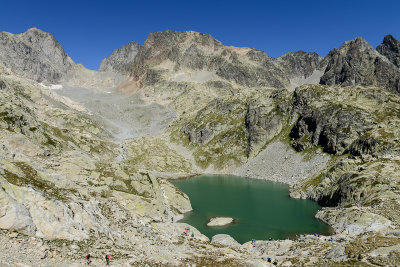 Lac Blanc 2352m, behind on the left Col du Belvdre 2780m