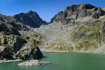 Lac Blanc 2352m, behind from left Aiguille du Belvdre 2965m, Col du Belvdre 2780m, Aiguille de la Tte Plate 2944m