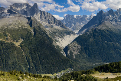Looking towards Grandes Jorasses 4208m far behind from the way down to la Flégère