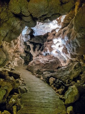 3Jewel Cave