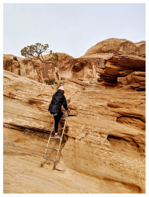 Bowtie and Corona Arch hike