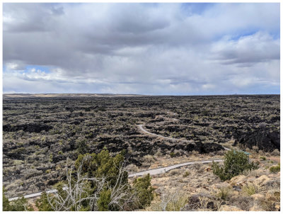 Valley of Fires loop trail through the lava