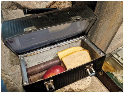 Miners smuggling out pipes in their lunchboxes