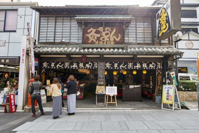 A food shop @f5.6 22mm D800E