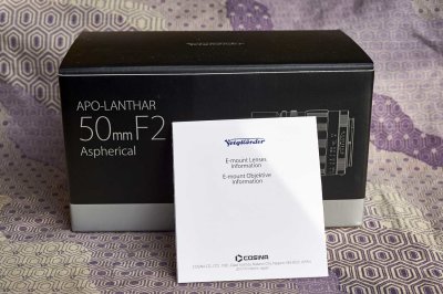 Box with E-mount lens information
