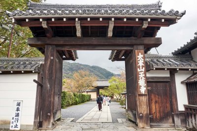 Tenryu-ji gate @f8 D700