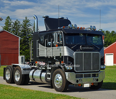 Freightliner_851_8028.jpg