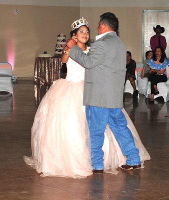 420kinci_105quinceaneras.jpg