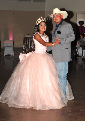 420kinci_118quinceaneras.jpg