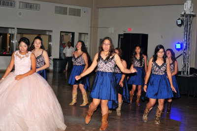 420kinci_131quinceaneras.jpg
