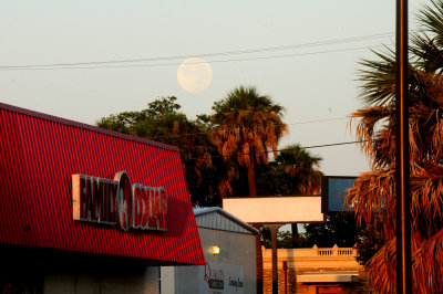 714countyfamilydollarmoon.JPG