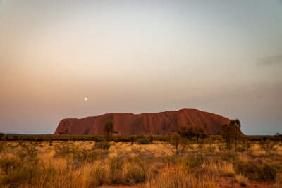 DSC_7419 ACR Uluru sunrise with moon
