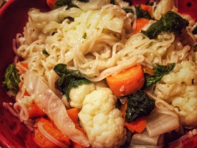Thai Rice Noodles with Garlic & Vegs