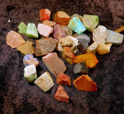 2022 Assorted Rocks NEW04249 (Raw).jpg