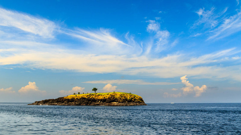 Island between Bali and Lombok