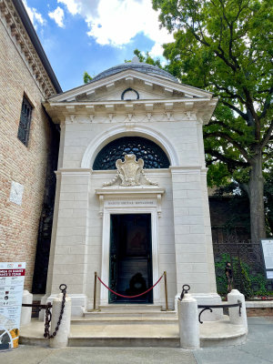 Tomb of Dante Alliguiere 