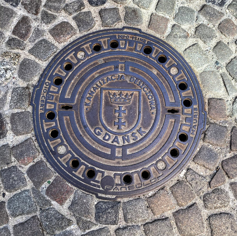Gdansk manhole cover.jpg