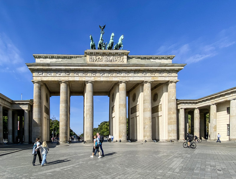 Brandenburg_Gate 2.jpg