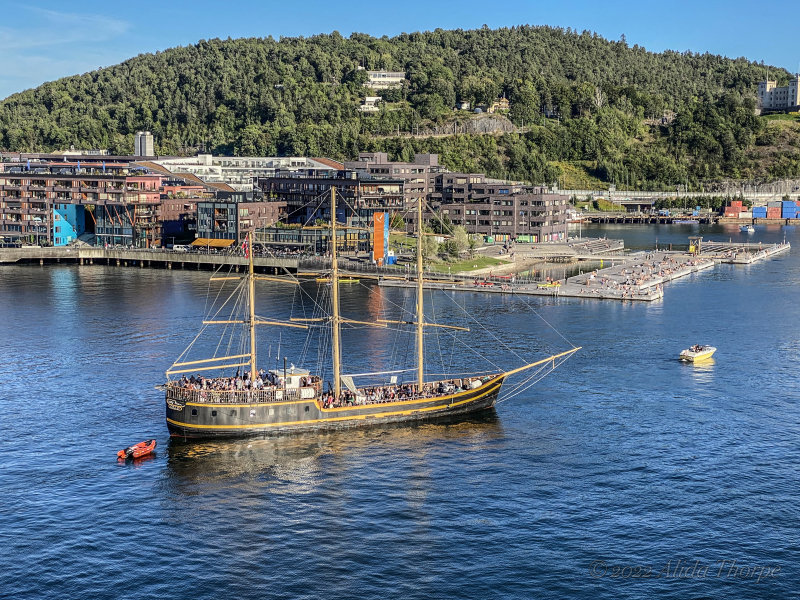 Oslo tour boat.jpg