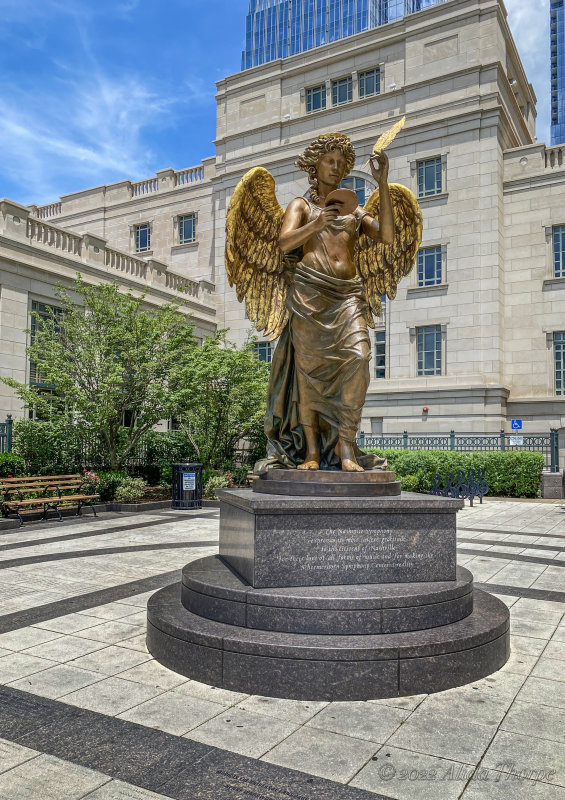 Nashville Symphony statue.jpg
