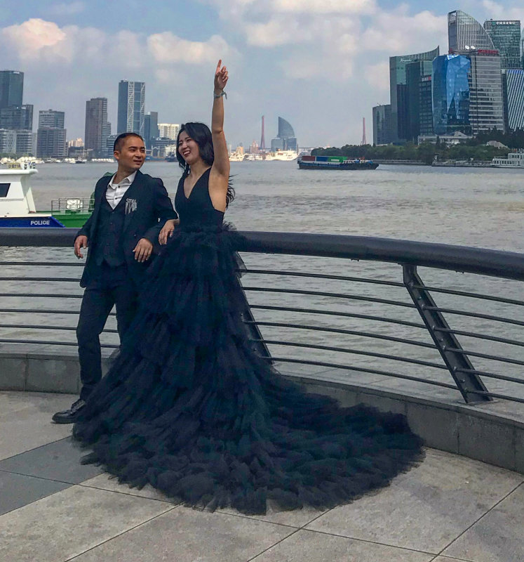 Bride Shanghai, black dress