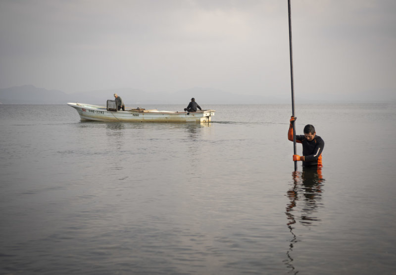 Clam Fishermen With Pole 3250