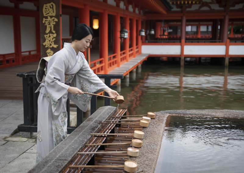 Junko Purifying Herself at the Itsukushima Shrine 2142