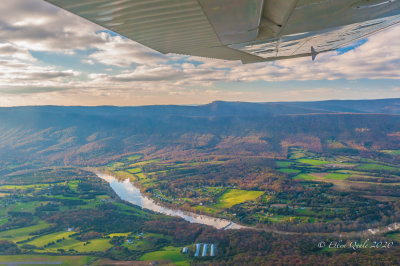 View of the Shenandoah Valley - Cessna 172.jpg