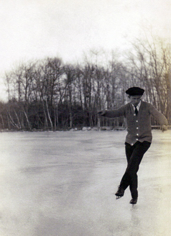 Gramp-mebbe-Skating-Mohegan-Skate-Pond-sm.jpg