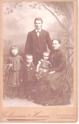 Johan Anders familie ca 1890.jpg