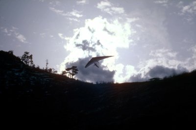 07 Hang glider near Golden 02.jpg
